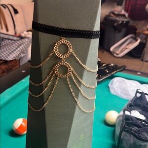 Elegant Gold Chain Garter with Black Band